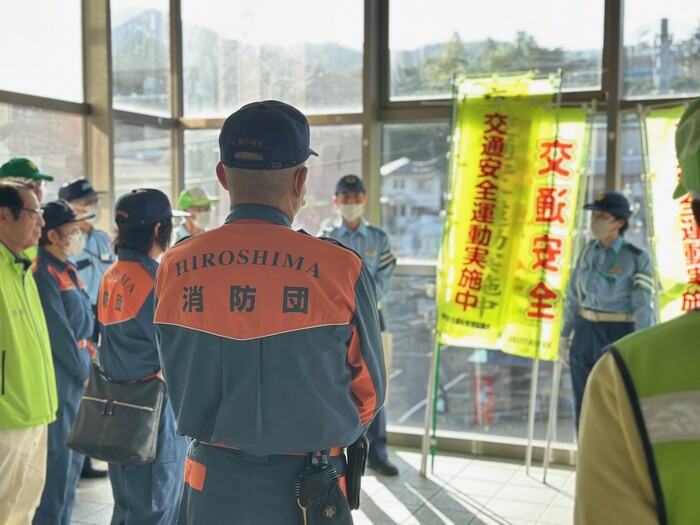 消防団員の背中の写真