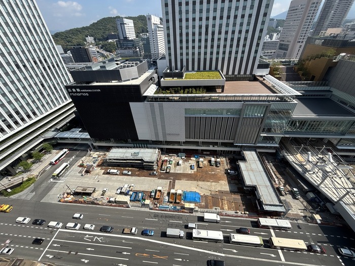 広島駅南口広場西側の写真
