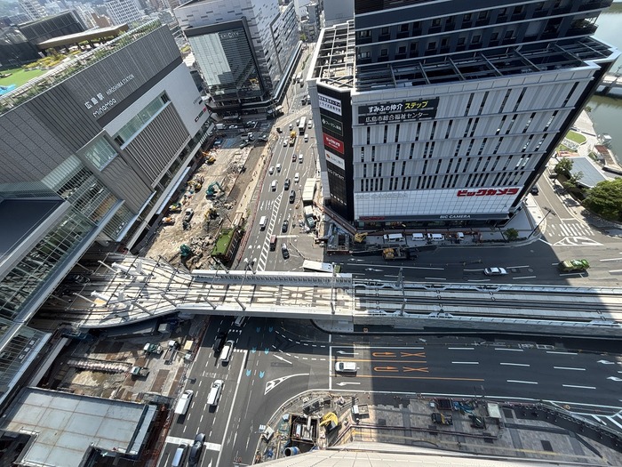 広島駅前交差点付近の写真