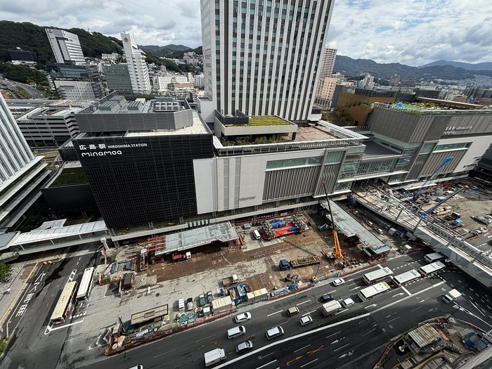広島駅南口広場西側の写真