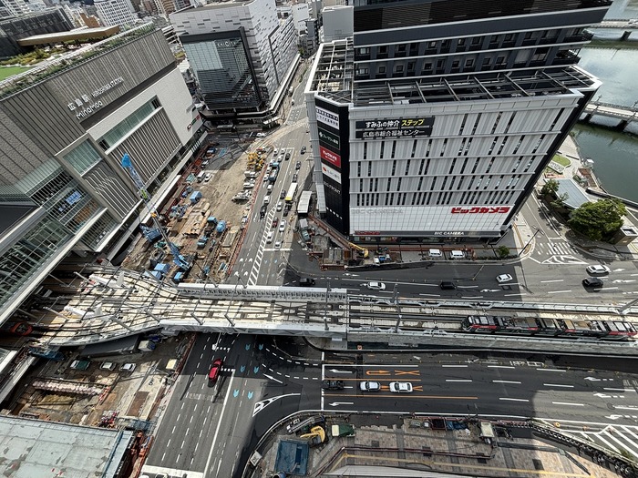 広島駅前交差点付近の写真