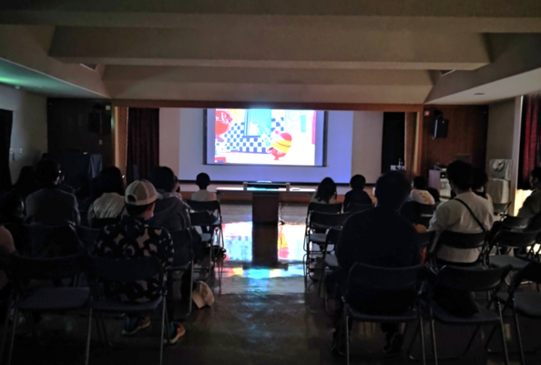 写真：映画観賞
