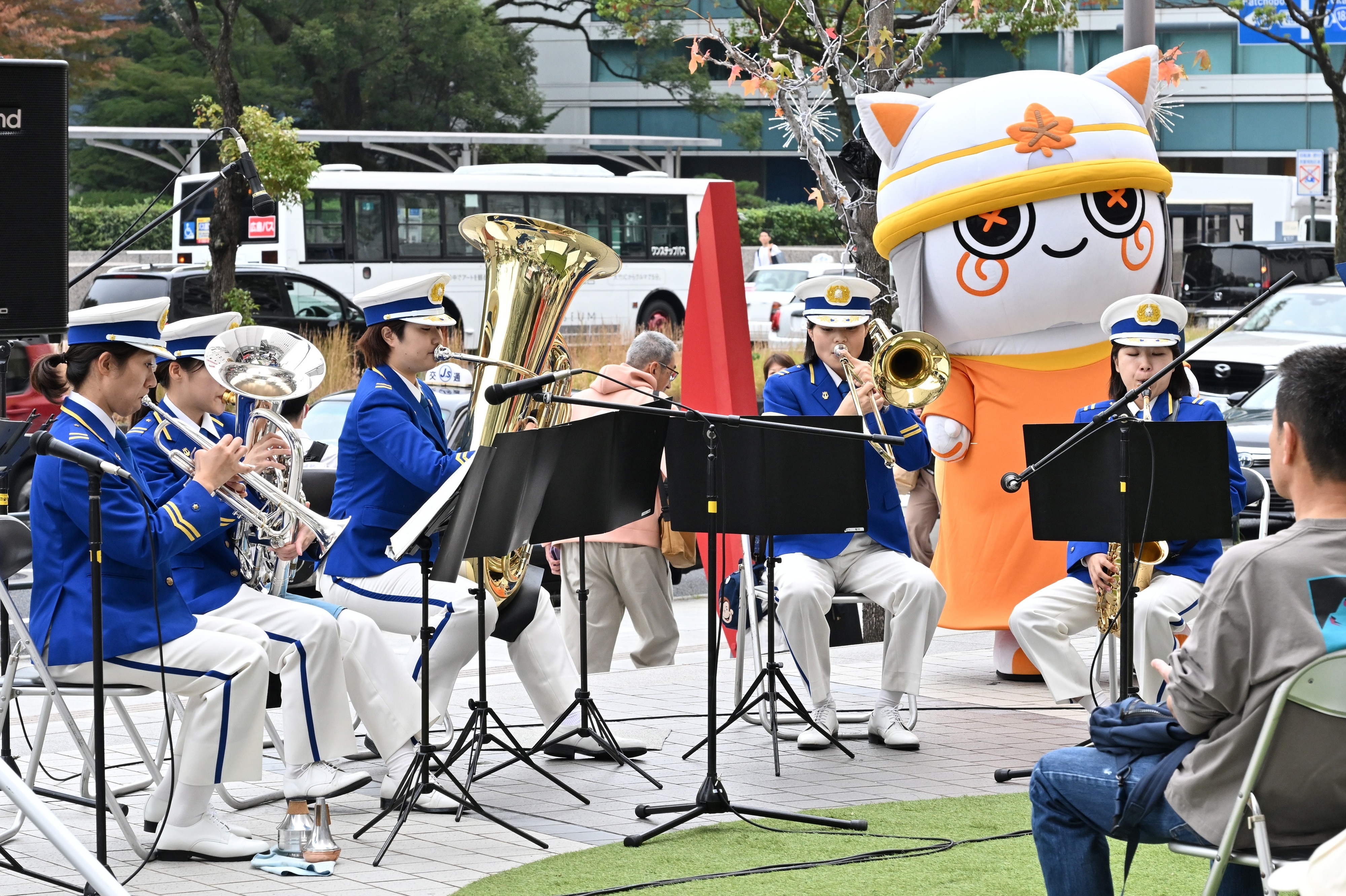「街なか火消し」火災予防イベントでの演奏です。
