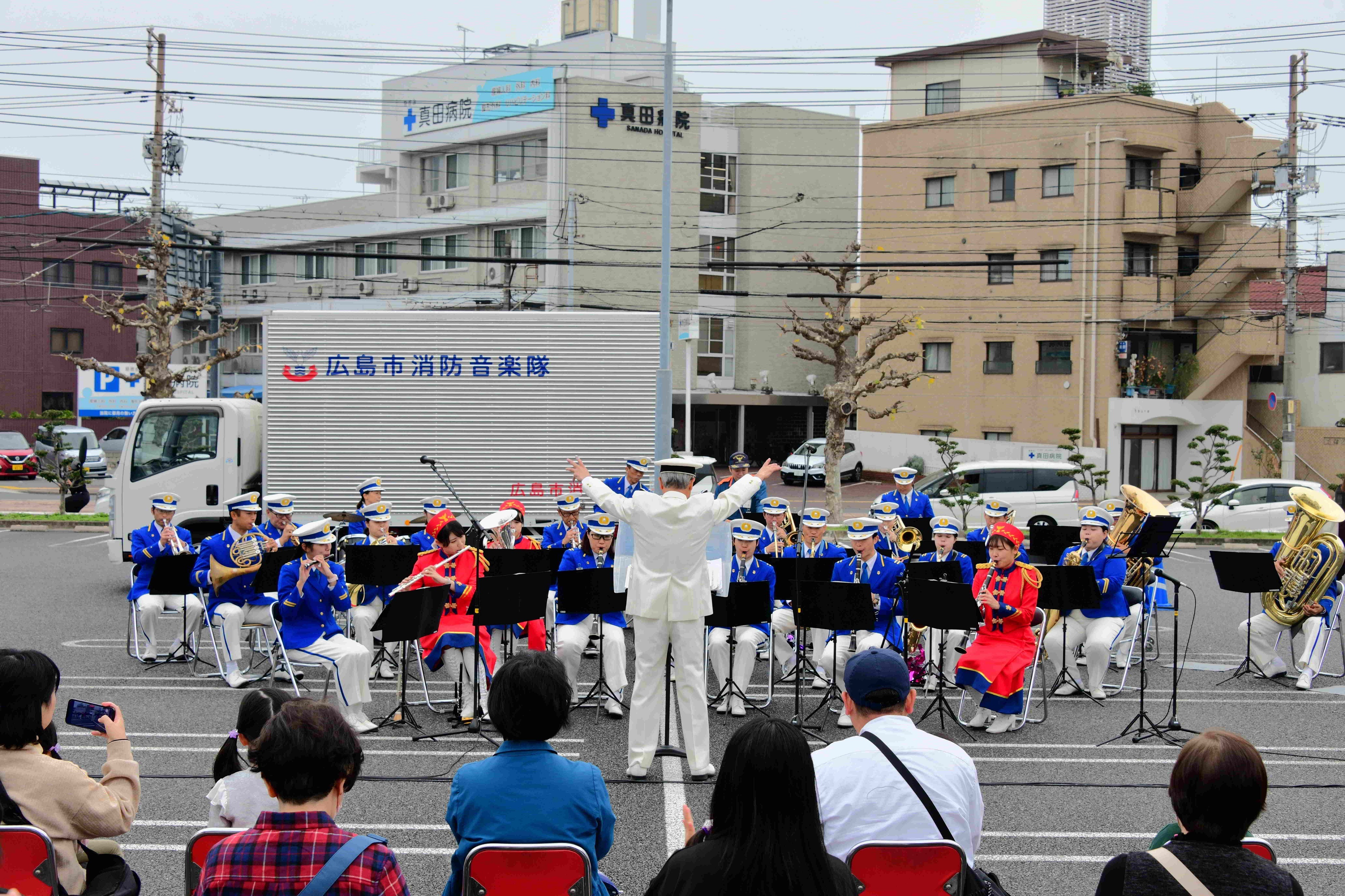 防火フェアinゆめタウン広島での演奏です