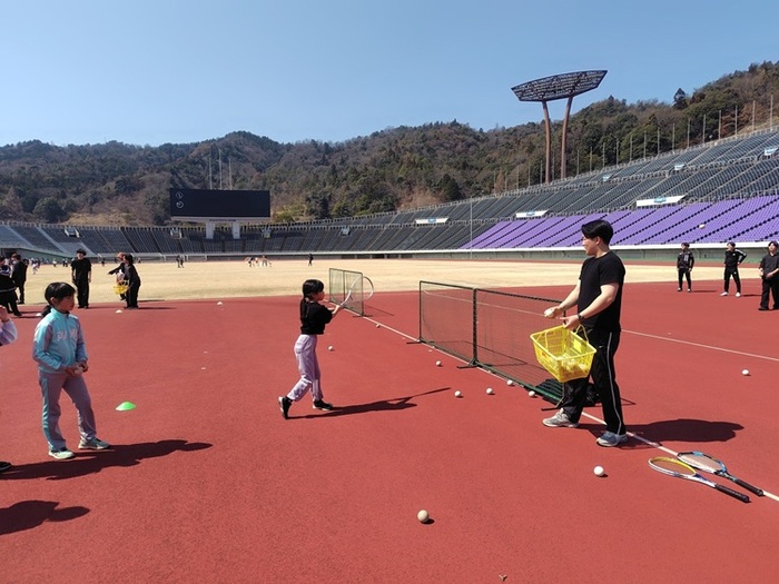 ソフトテニス体験（大学生とこども）