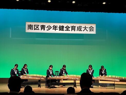 筝曲部の演奏の様子