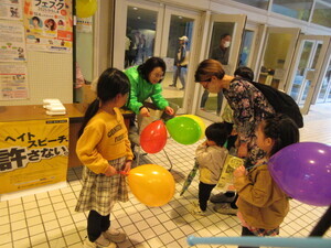 写真:西区民まつり 人権クイズの様子2