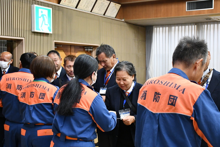 名刺交換の写真