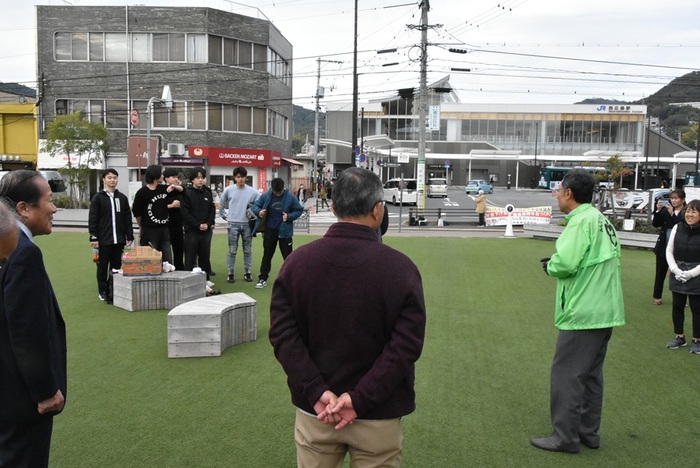 251112_西広島駅周辺花いっぱい実行委員会　秋の植え替え (1)