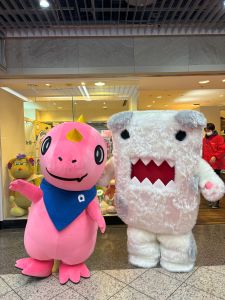 NHK ONEどーもくんとのツーショット