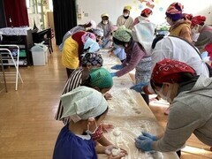 地域の方に教えてもらいます