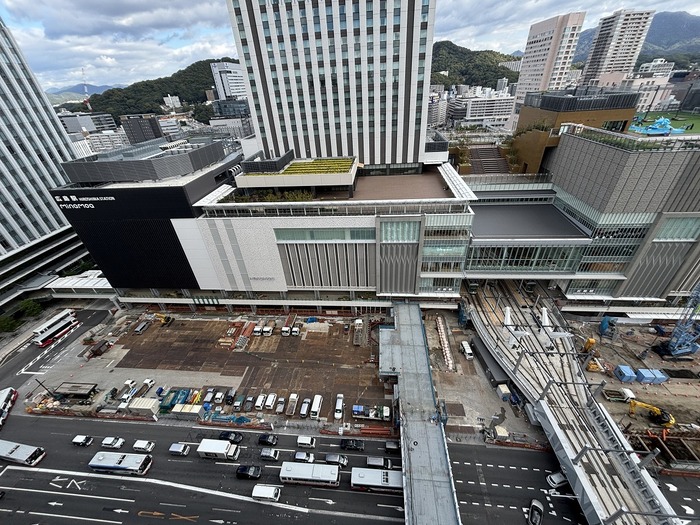 広島駅南口広場西側の写真