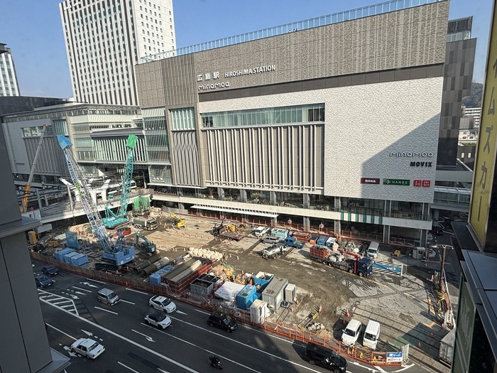 広島駅南口広場東側の写真