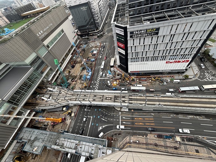 広島駅前交差点付近の写真