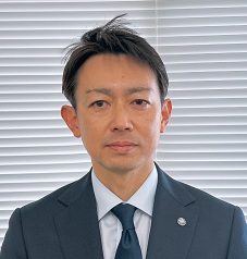 直原情報官写真