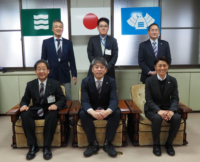 写真:南区役所×サンフレッチェ広島レジーナ記念写真
