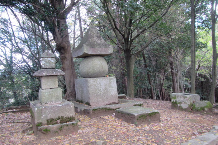 蓮華寺山憩の森五輪塔