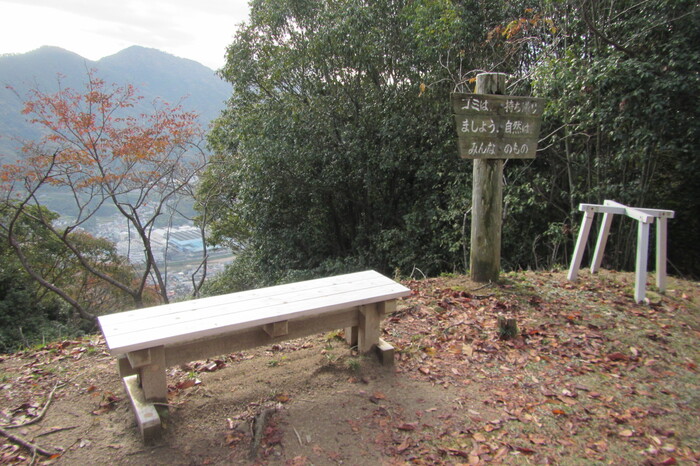 蓮華寺山憩の森山頂広場