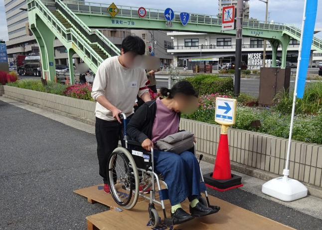写真:車椅子体験