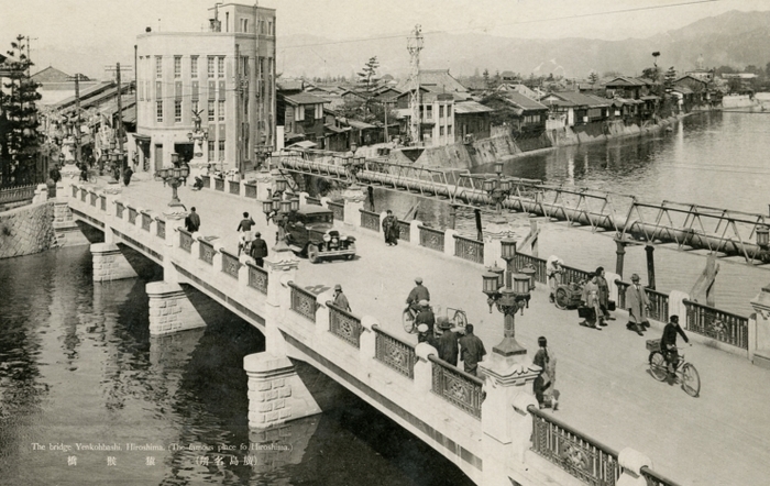 架け替え当時の猿猴橋を上から見た風景