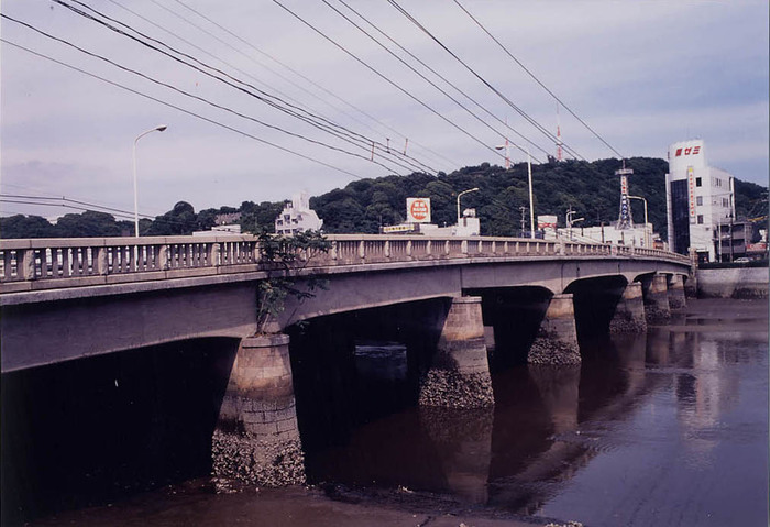 比治山橋全景の写真