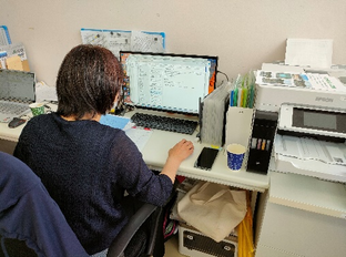 写真：事務局員の雇用による事務負担軽減や情報発信の強化