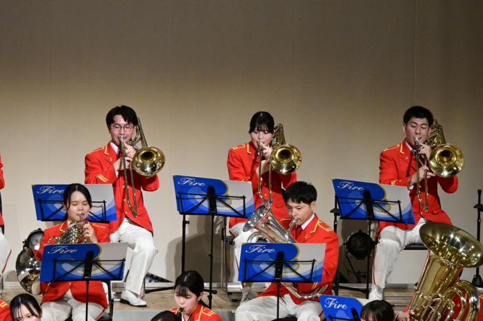 第1部最後の曲は、春の猟犬です。