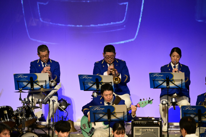 第2部3曲目は、消防車両の広報で、バックドラフトを演奏しました。