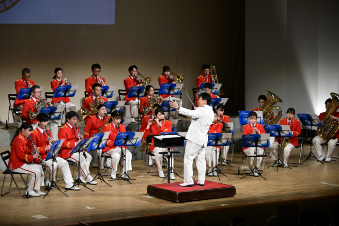 第1部2曲目は、フニクリ・フニクラです。