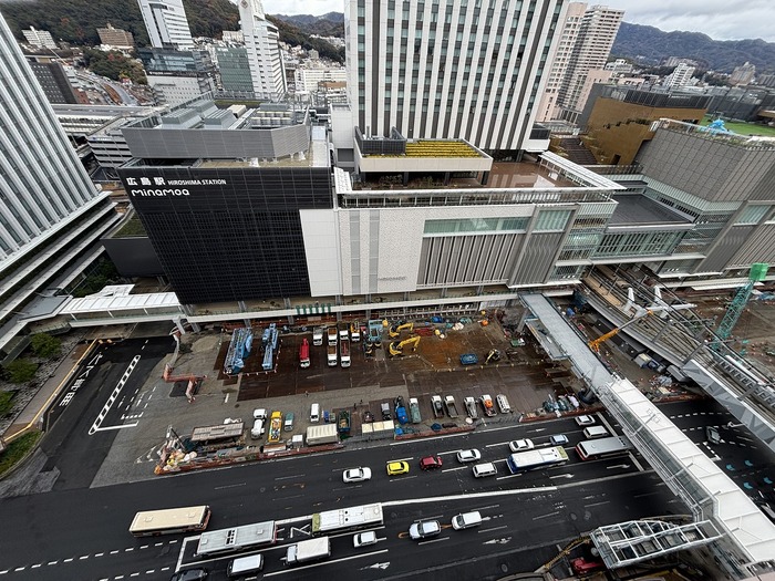 広島駅南口広場西側の写真