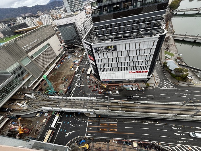 広島駅前交差点付近の写真