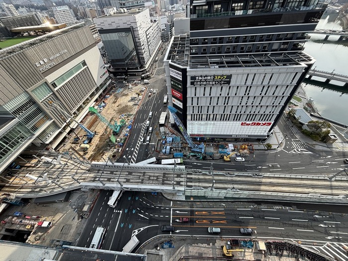 広島駅前交差点付近の写真