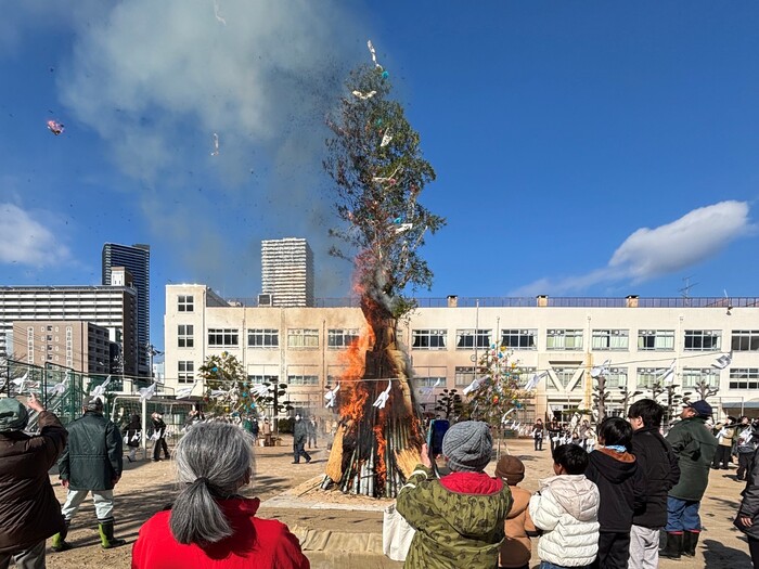 写真:とんど祭りの様子