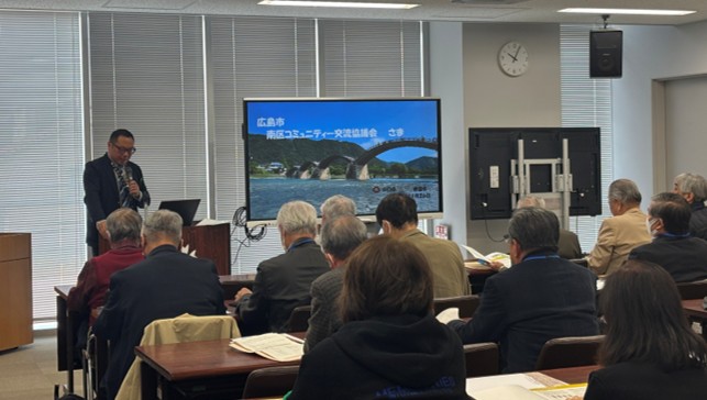 写真:視察・会議の様子