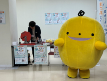 お楽しみ抽選会の様子