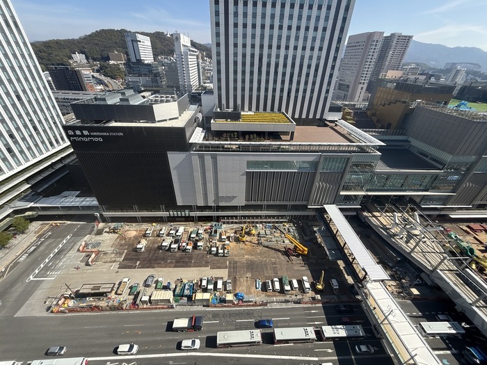 広島駅南口広場西側の写真