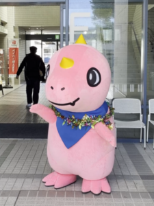 キラキラの首輪をつけたあみゴン