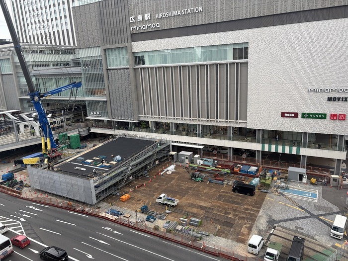 広島駅南口広場東側の写真