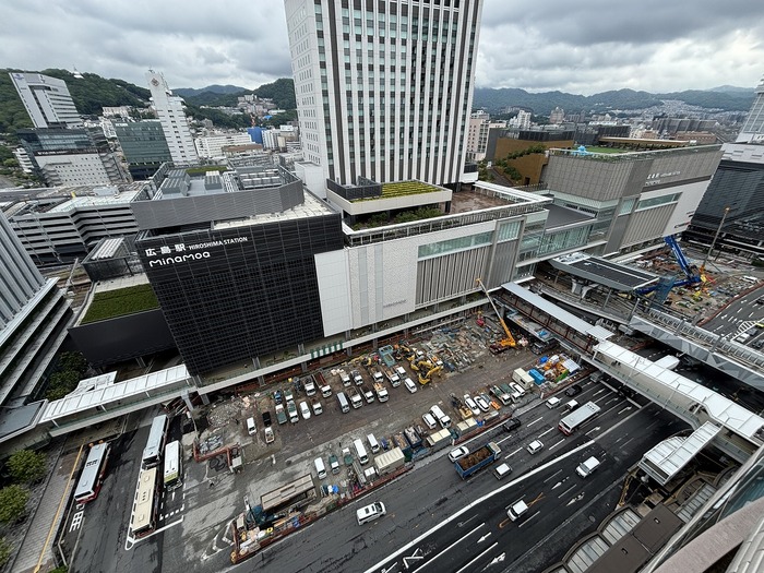 広島駅南口広場西側の写真