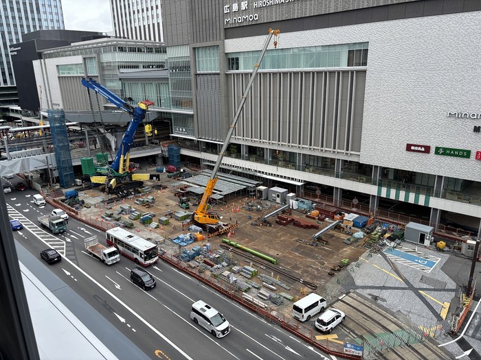 広島駅南口広場東側の写真