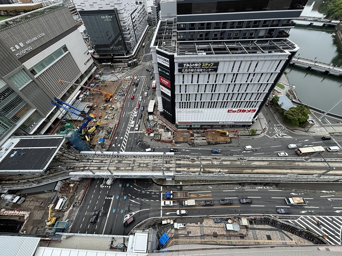広島駅前交差点付近の写真