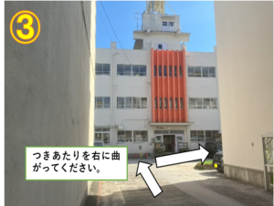 写真:試験会場(広島市立三篠小学校)への入場路3