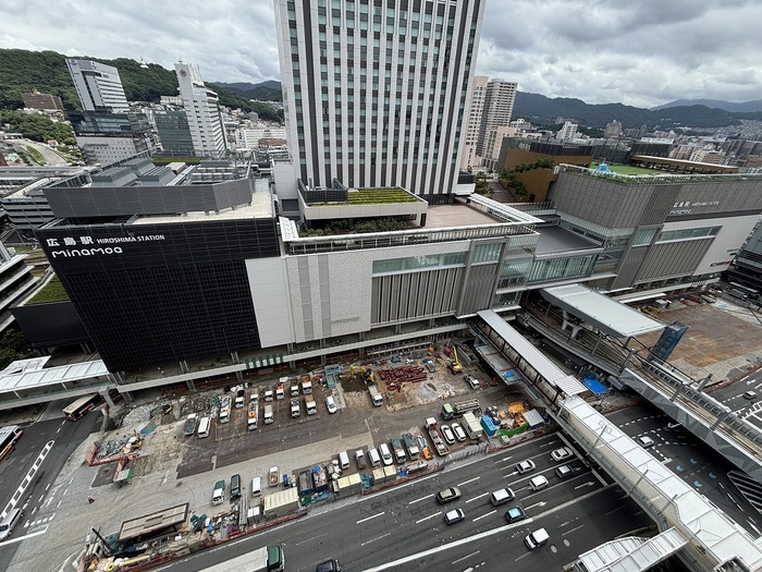 広島駅南口広場西側の写真