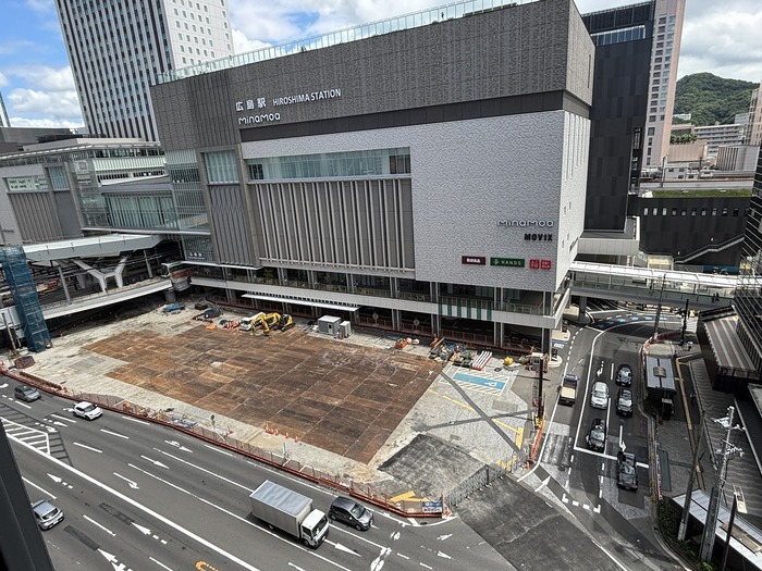 広島駅南口広場東側の写真
