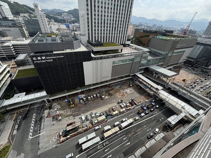 広島駅南口広場西側の写真