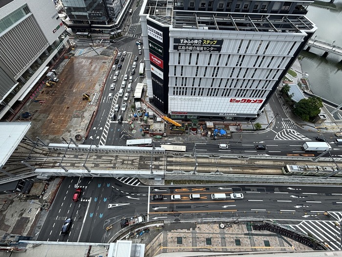 広島駅前交差点付近の写真