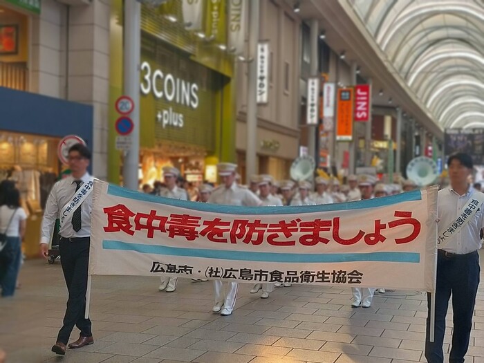写真:食中毒予防啓発パレードの様子1