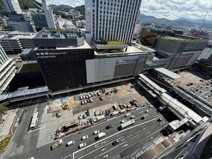 広島駅南口広場西側の写真