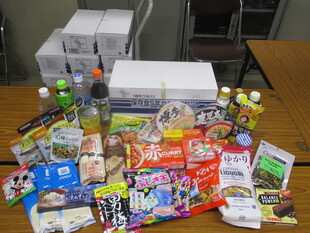 写真：令和8年度下水道ふれあいフェアによるフードドライブにて提供された食品