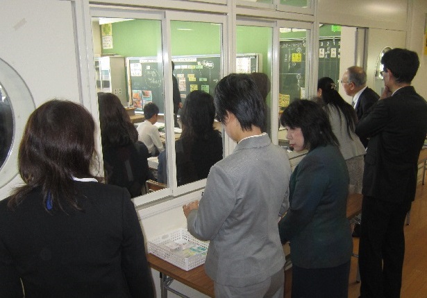 「教育委員が春日野小学校を視察しました！」の画像2